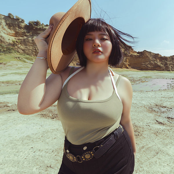 MUA! Chic Contrast Plus-Size Halter Neck Tank