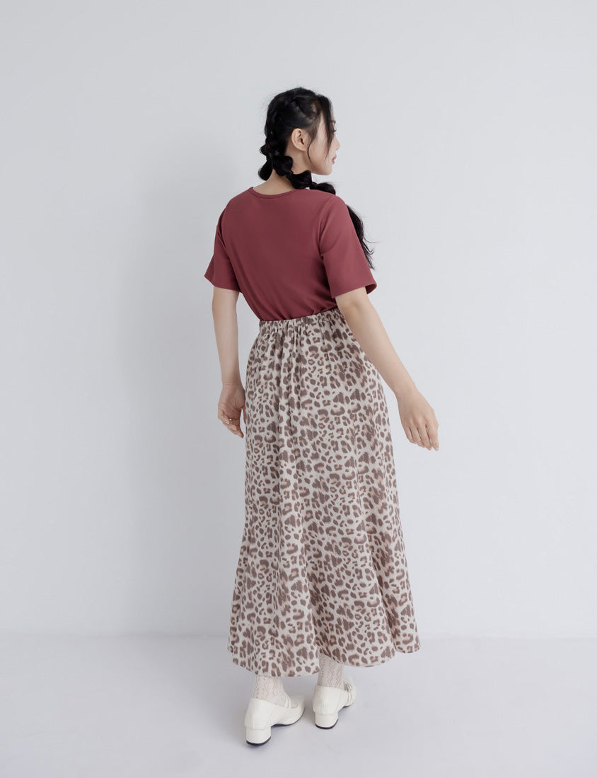 Pobra. Airy Ribbed V-Neck Short Sleeve Plus Size Bratop