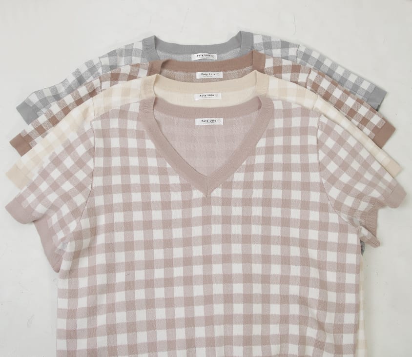 Plaid V-Neck Knit Plus Size Short Sleeve Top