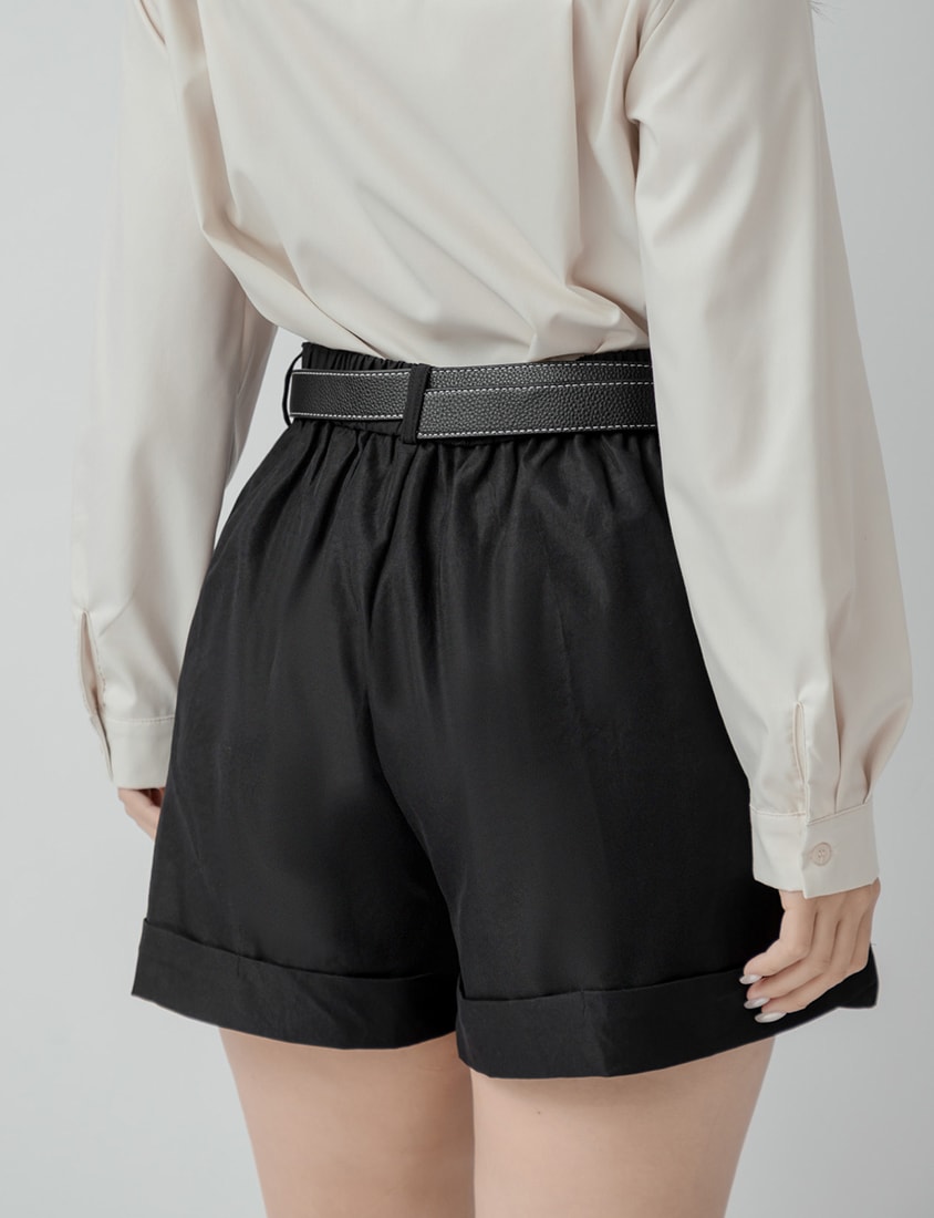 Elastic Back Waist Structured Cuffed Plus Size Shorts (With Belt)