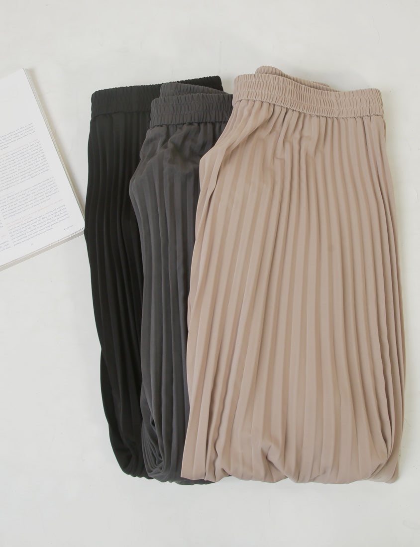 MISS. Fairy Pleated Elastic Waist Plus Size Maxi Skirt