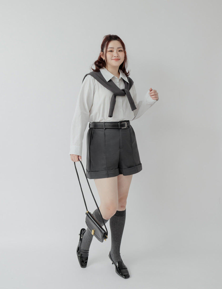 Elastic Back Waist Structured Cuffed Plus Size Shorts (With Belt)