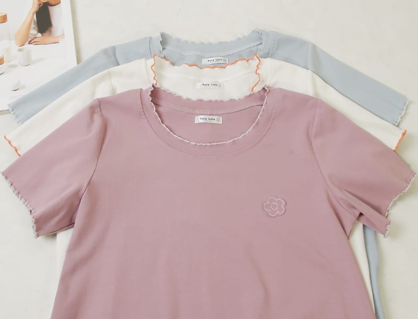 Cute Floral Applique Wavy Edge Plus Size Tee