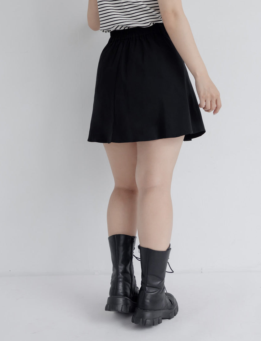Skin-friendly Silky Pleated Back Elastic Plus Size Mini Skirt (With Pants)