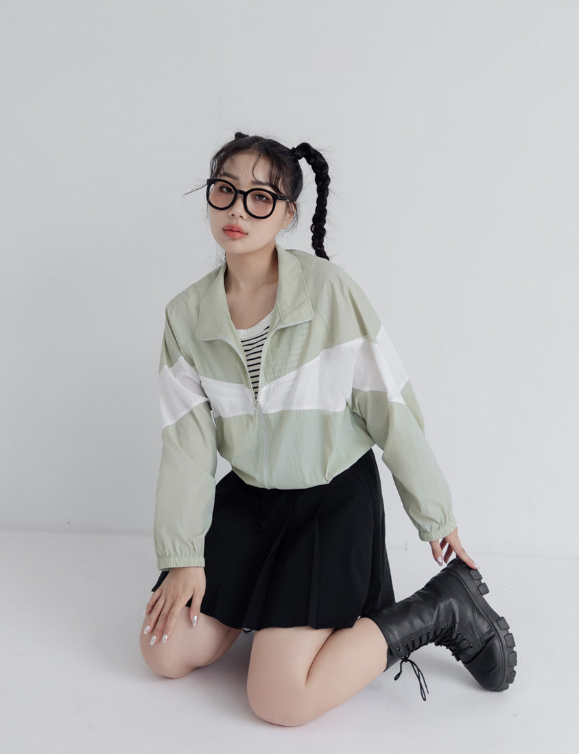 Skin-friendly Silky Pleated Back Elastic Plus Size Mini Skirt (With Pants)