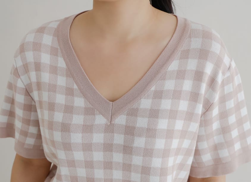 Plaid V-Neck Knit Plus Size Short Sleeve Top