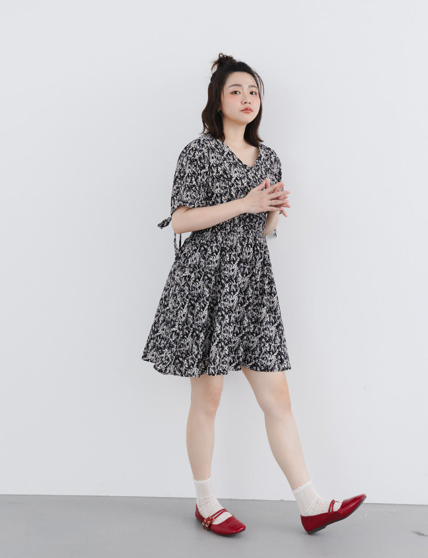 Heart Button Cuff Tie Plus Size Floral Mini Dress
