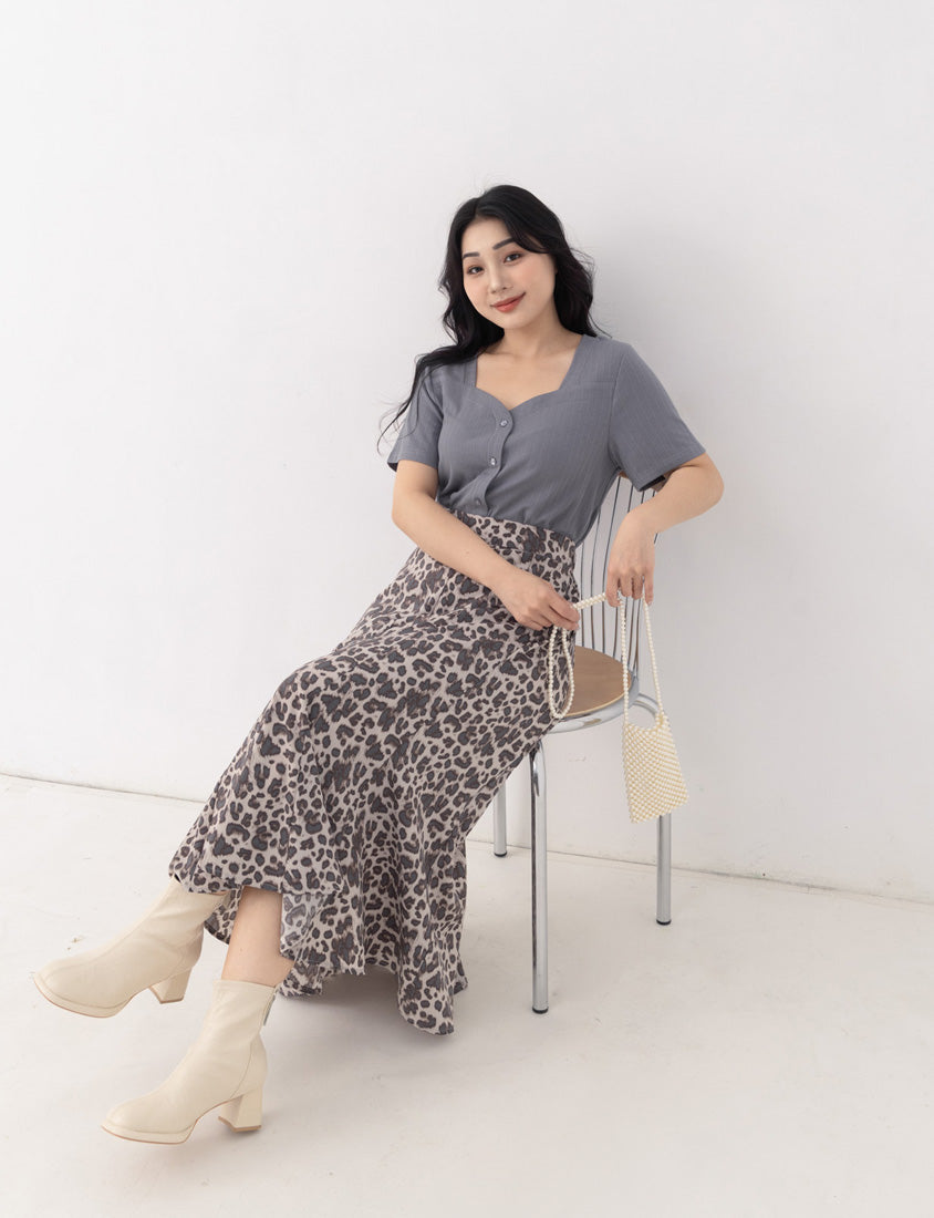 Multicolor Heart Collar Floral Button Plus Size Ribbed Top