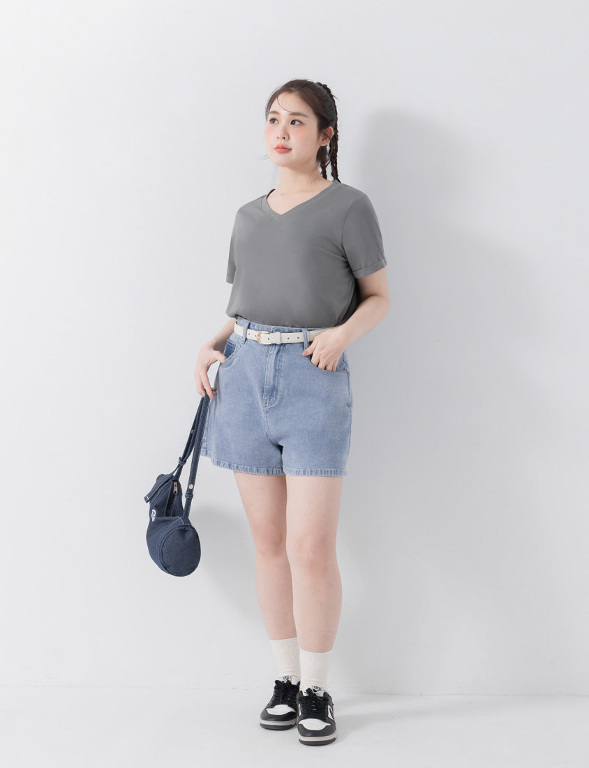 Versatile Contrast-Pocket Plus Size Denim Shorts