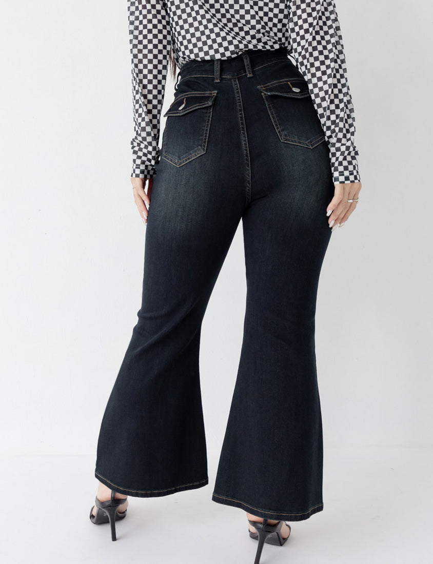 MUA! Cooling Tech V-Cut Plus Size Flare Jeans
