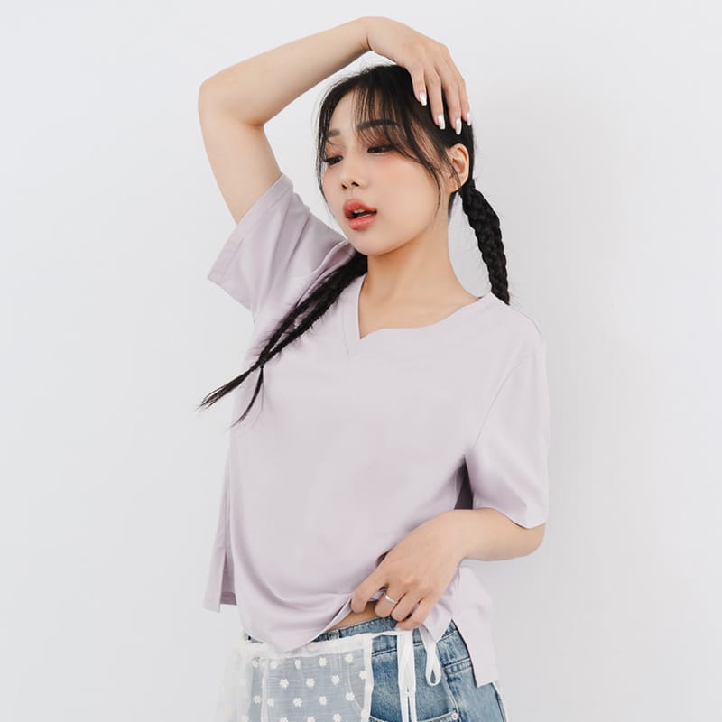 Cooling V-Neck Side Slit Plus Size Graphic Tee