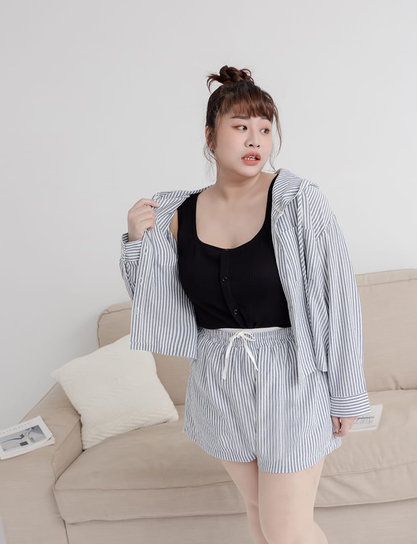 Pobra. Airy Wide Strap Square Neck Faux Buttons Plus Size Bra Top