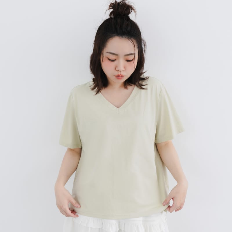 Cooling V-Neck Side Slit Plus Size Graphic Tee