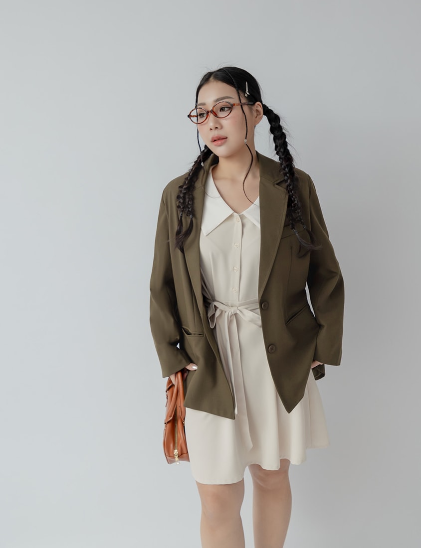 Layered-Look Contrast Collar Plus Size Mini Dress (with Belt)