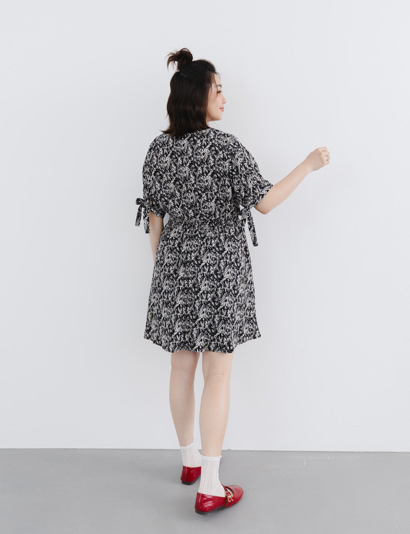 Heart Button Cuff Tie Plus Size Floral Mini Dress